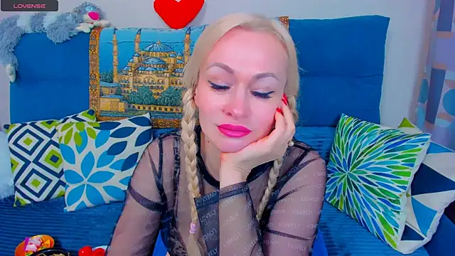 EllenMoore online show from January 15, 2025, 5:40 am