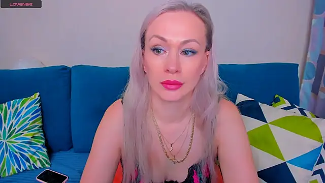 EllenMoore online show from September 14, 2025, 3:05 am