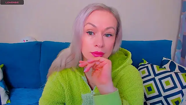 EllenMoore online show from October 18, 2025, 3:09 am