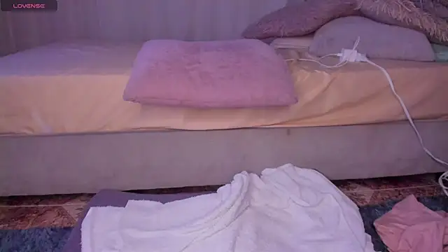 Snapshot of Secret_chells chatting on January 23, 2025, 11:26 pm Secret chells online show from January 23, 2025, 11:26 pm