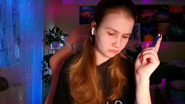 GoodWitch  online show from December 17, 2025, 7:47 am