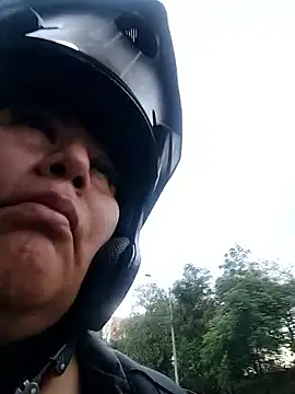 Brenda Berck  online show from April 8, 2026, 9:59 pm