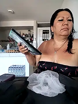 Brenda Berck  online show from April 12, 2026, 12:32 pm