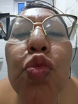 Snapshot of Brenda_Berck_ chatting on June 16, 2026, 1:25 pm Brenda Berck online show from June 16, 2026, 1:25 pm
