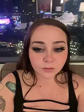 Snapshot of Kira_tattoo chatting on February 22, 2025, 4:18 am Kira tattoo online show from February 22, 2025, 4:18 am