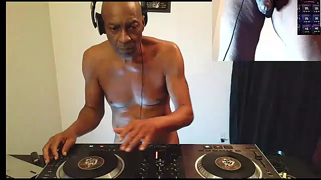 longdick4you8686 online show from February 14, 2026, 1:24 am