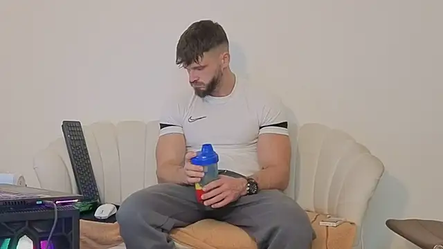 MauroTwin online show from November 9, 2025, 6:06 pm