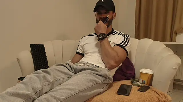 Snapshot of MauroTwin chatting on May 16, 2026, 6:50 pm MauroTwin online show from May 16, 2026, 6:50 pm