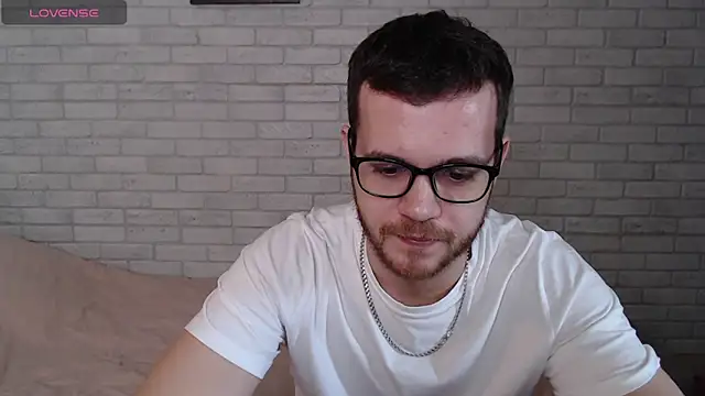 Snapshot of Alexxx_horny chatting on April 27, 2026, 12:14 pm Alexxx horny online show from April 27, 2026, 12:14 pm