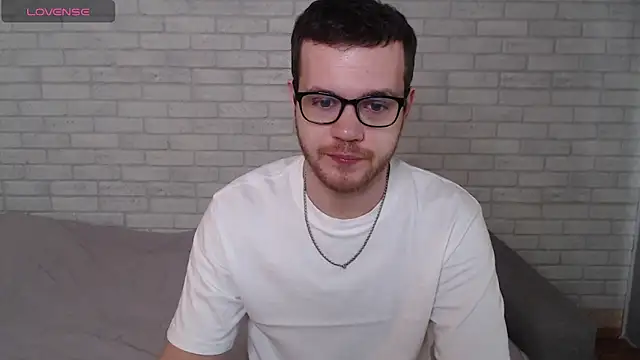 Snapshot of Alexxx_horny chatting on May 9, 2026, 8:08 am Alexxx horny online show from May 9, 2026, 8:08 am