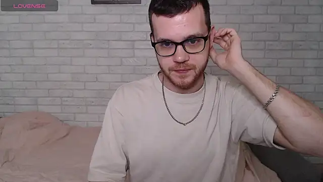 Snapshot of Alexxx_horny chatting on June 1, 2026, 7:10 am Alexxx horny online show from June 1, 2026, 7:10 am