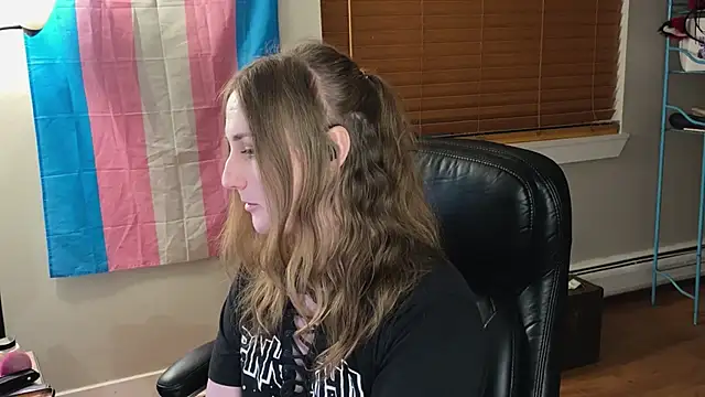 luluvaladon online show from September 26, 2025, 4:16 am