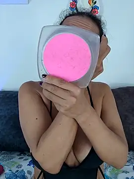 YOURSDEBORA online show from October 6, 2025, 8:06 pm