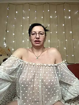 Snapshot of Amberhotqueen chatting on February 2, 2026, 8:46 am Amberhotqueen online show from February 2, 2026, 8:46 am