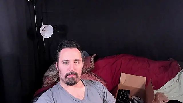 Metalstud online show from November 27, 2025, 2:57 am