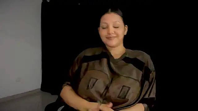 Snapshot of MarcellaGriffin chatting on November 18, 2025, 11:15 pm MarcellaGriffin online show from November 18, 2025, 11:15 pm