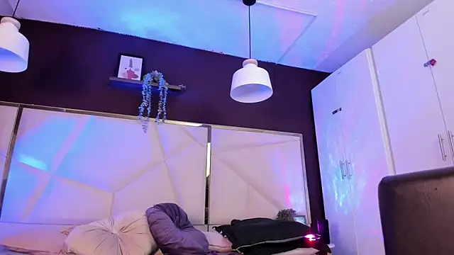 Snapshot of Inndrahot chatting on January 16, 2026, 3:43 am Inndrahot online show from January 16, 2026, 3:43 am