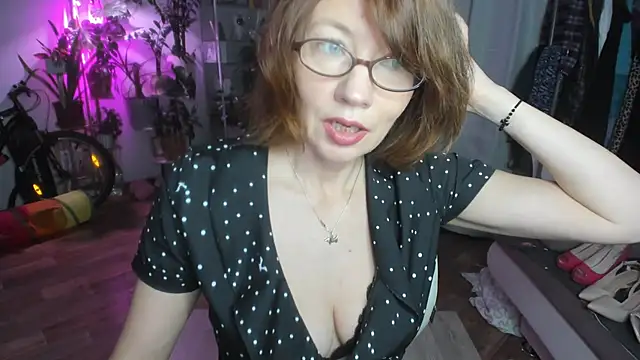 Snapshot of Constancia_pure chatting on November 27, 2025, 12:40 pm Constancia pure online show from November 27, 2025, 12:40 pm