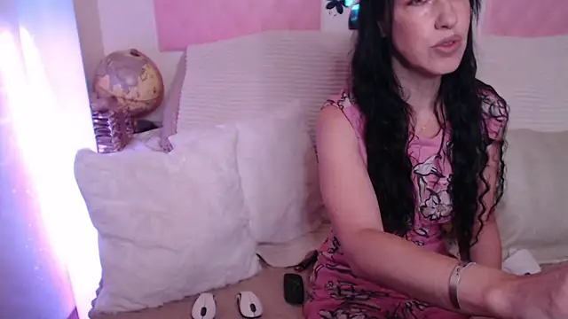 -carla- online show from October 10, 2025, 4:33 am