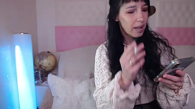 -carla- online show from November 19, 2025, 5:40 am