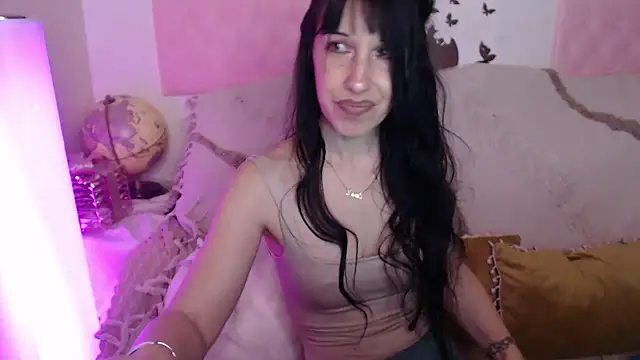 Snapshot of -carla- chatting on May 5, 2026, 5:37 am -carla- online show from May 5, 2026, 5:37 am