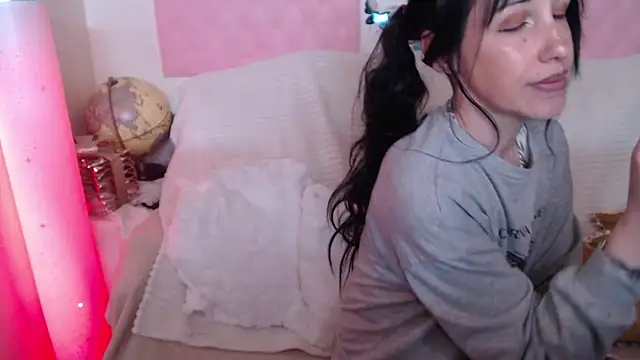 Snapshot of -carla- chatting on May 8, 2026, 5:24 am -carla- online show from May 8, 2026, 5:24 am