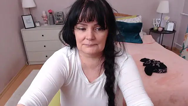 Snapshot of LeveMe2Nightt chatting on May 12, 2026, 2:14 pm LeveMe2Nightt online show from May 12, 2026, 2:14 pm