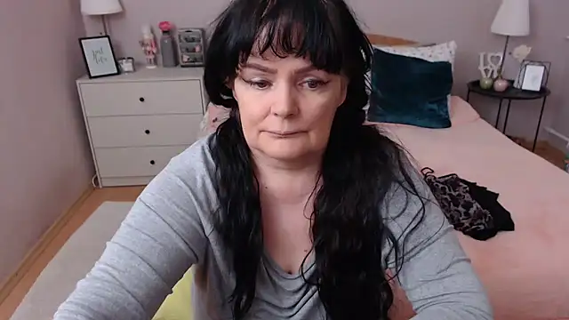 Snapshot of LeveMe2Nightt chatting on May 13, 2026, 11:51 am LeveMe2Nightt online show from May 13, 2026, 11:51 am