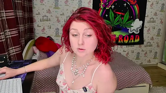 Snapshot of SmokyRose chatting on June 1, 2026, 10:39 am SmokyRose online show from June 1, 2026, 10:39 am