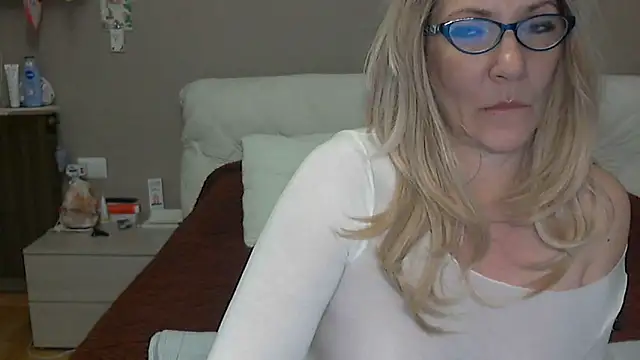 Snapshot of -K-- chatting on March 24, 2026, 4:12 pm -K-- online show from March 24, 2026, 4:12 pm