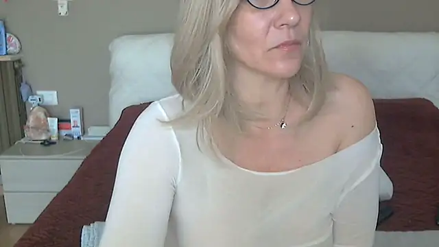 Snapshot of -K-- chatting on April 3, 2026, 8:45 am -K-- online show from April 3, 2026, 8:45 am