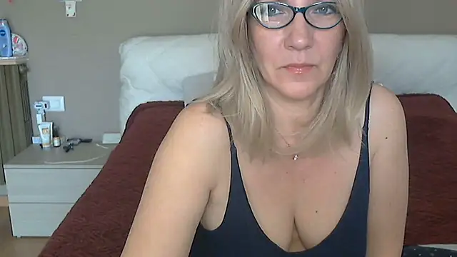 Snapshot of -K-- chatting on April 14, 2026, 8:42 am -K-- online show from April 14, 2026, 8:42 am