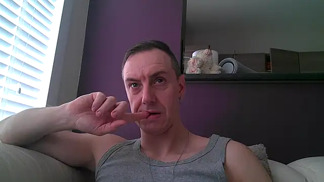 Snapshot of ploki2180 chatting on February 23, 2025, 9:55 am ploki2180 online show from February 23, 2025, 9:55 am