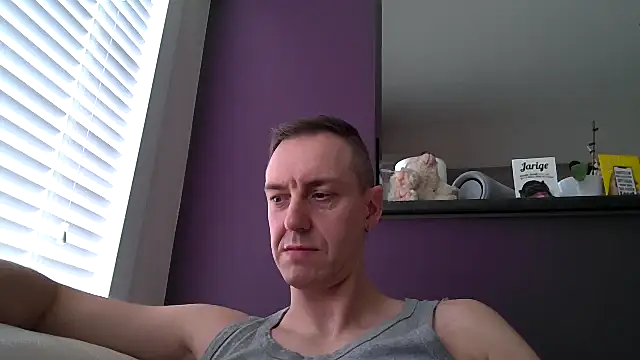 Snapshot of ploki2180 chatting on March 16, 2025, 11:27 am ploki2180 online show from March 16, 2025, 11:27 am