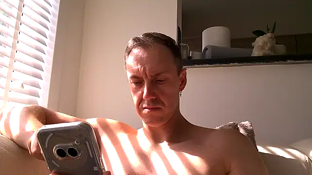 Snapshot of ploki2180 chatting on September 14, 2025, 11:20 am ploki2180 online show from September 14, 2025, 11:20 am