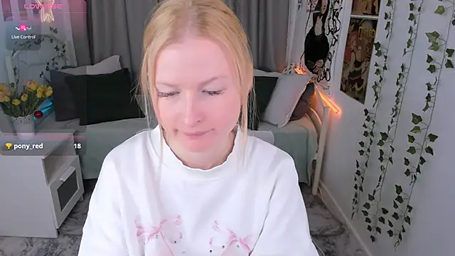 Snapshot of Laly_Peach chatting on January 10, 2025, 7:32 pm Laly Peach online show from January 10, 2025, 7:32 pm