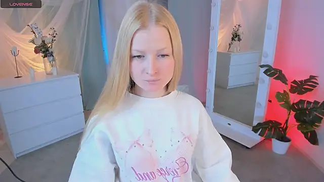 Snapshot of Laly_Peach chatting on January 26, 2025, 4:30 pm Laly Peach online show from January 26, 2025, 4:30 pm