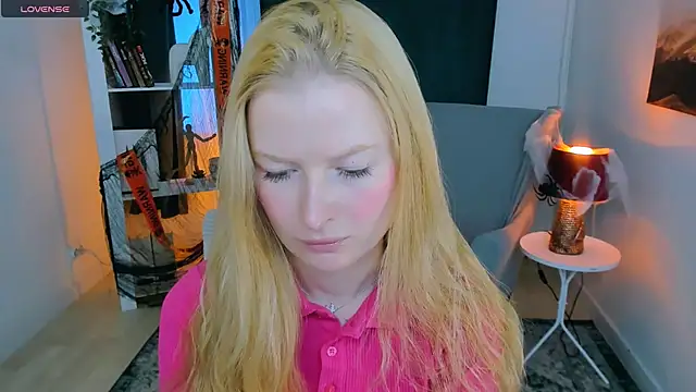 Snapshot of Laly_Peach chatting on October 25, 2025, 12:34 pm Laly Peach online show from October 25, 2025, 12:34 pm