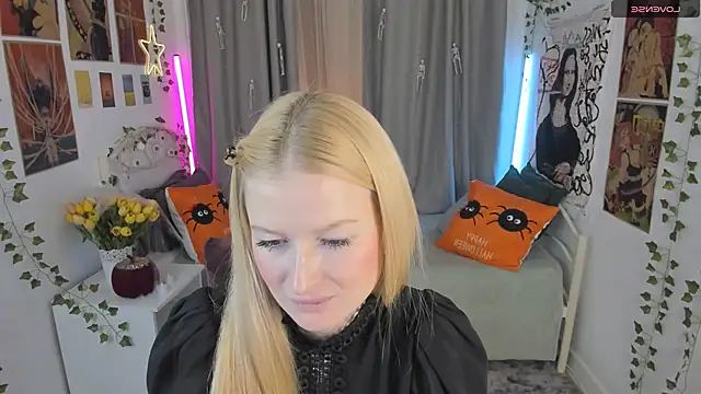 Snapshot of Laly_Peach chatting on October 28, 2025, 12:09 pm Laly Peach online show from October 28, 2025, 12:09 pm