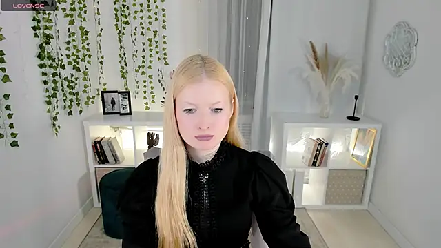 Snapshot of Laly_Peach chatting on November 14, 2025, 12:37 pm Laly Peach online show from November 14, 2025, 12:37 pm