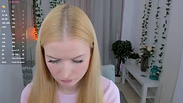 Snapshot of Laly_Peach chatting on November 23, 2025, 5:24 pm Laly Peach online show from November 23, 2025, 5:24 pm