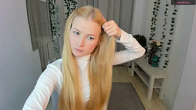 Snapshot of Laly_Peach chatting on December 17, 2025, 5:08 pm Laly Peach online show from December 17, 2025, 5:08 pm