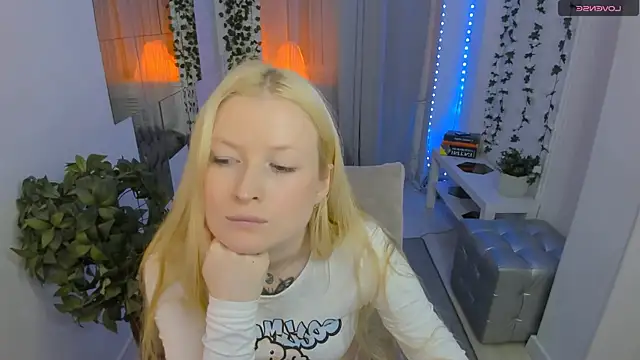 Snapshot of Laly_Peach chatting on June 3, 2026, 2:33 pm Laly Peach online show from June 3, 2026, 2:33 pm