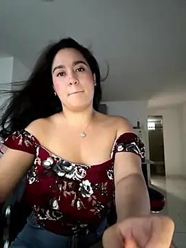 Nina lovi online show from January 14, 2026, 10:58 pm