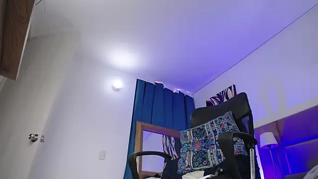 Snapshot of lizzy_squirt chatting on January 17, 2025, 8:44 pm lizzy squirt online show from January 17, 2025, 8:44 pm