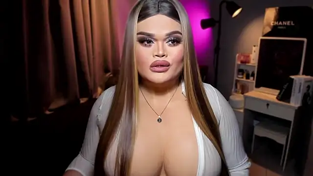 KarolinaThompson online show from December 1, 2024, 4:29 pm