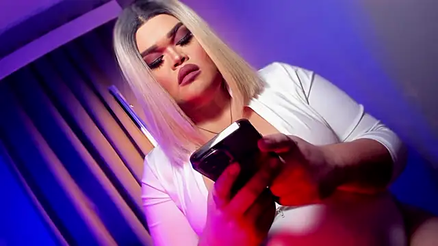 KarolinaThompson online show from March 18, 2025, 9:42 am