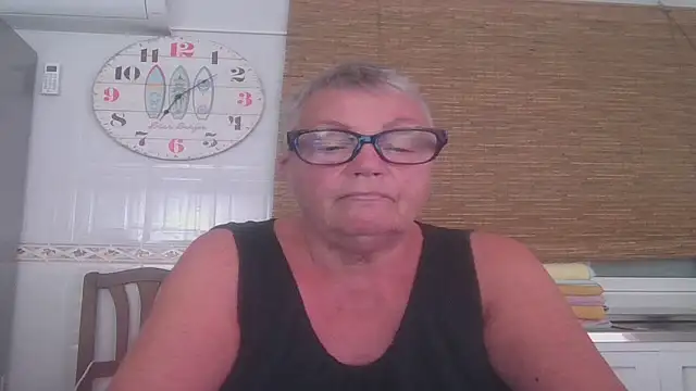 GrannyChrissy68 online show from October 30, 2025, 6:08 pm