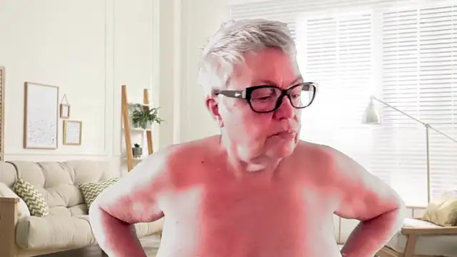 GrannyChrissy68 online show from February 13, 2026, 2:02 pm