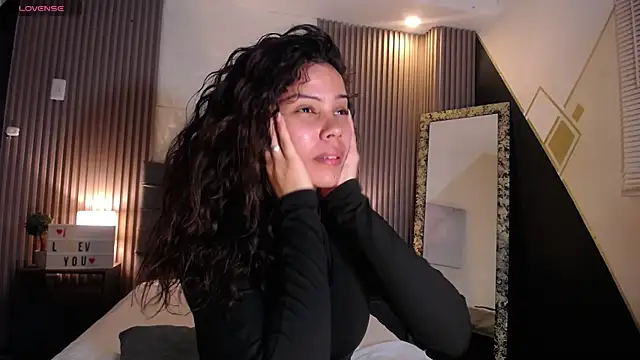 Snapshot of ximena_diaz chatting on December 14, 2024, 8:40 pm ximena diaz online show from December 14, 2024, 8:40 pm